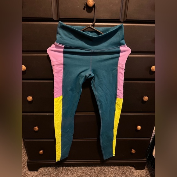 Fabletics Pants - Fabletics Women's On-The-Go High-Waisted Powerhold Colorblock Leggings